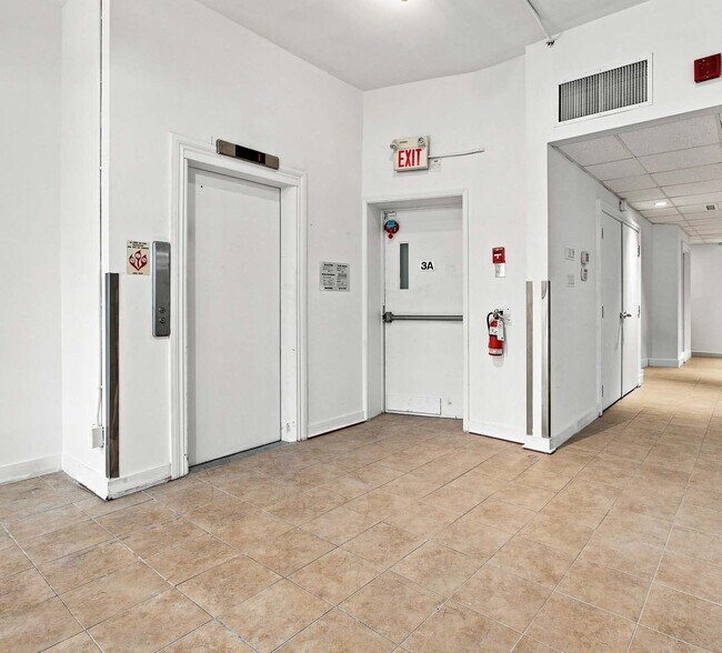More Photos Of 71-77 Bank St, Ottawa Office For Lease
