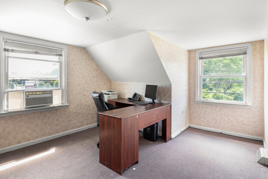 More Photos Of 322 Fairview Ave, Hudson Medical For Sale