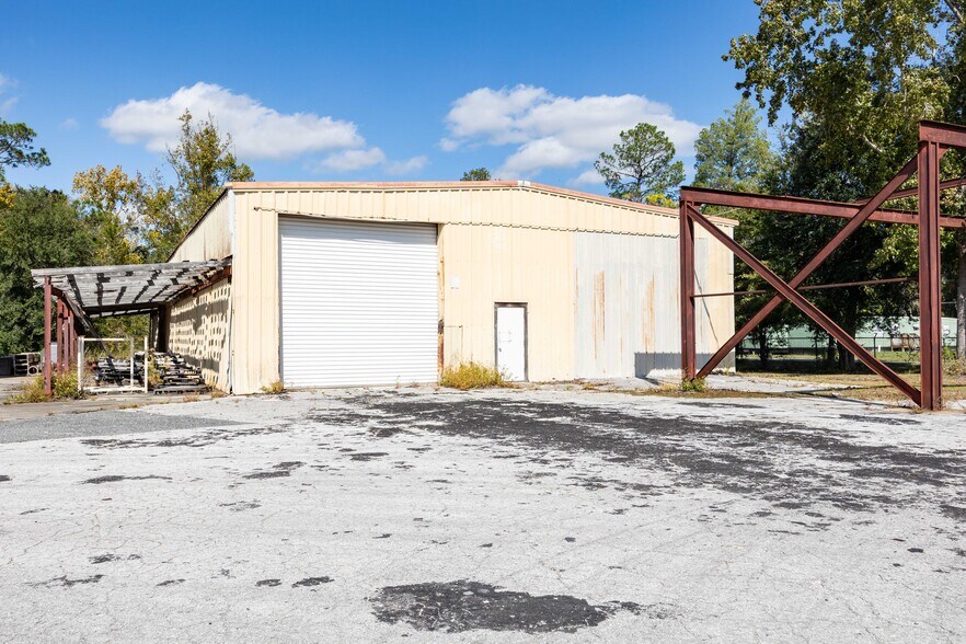 More Photos Of 3710-3719 E Us-90, Lake City Manufacturing For Lease