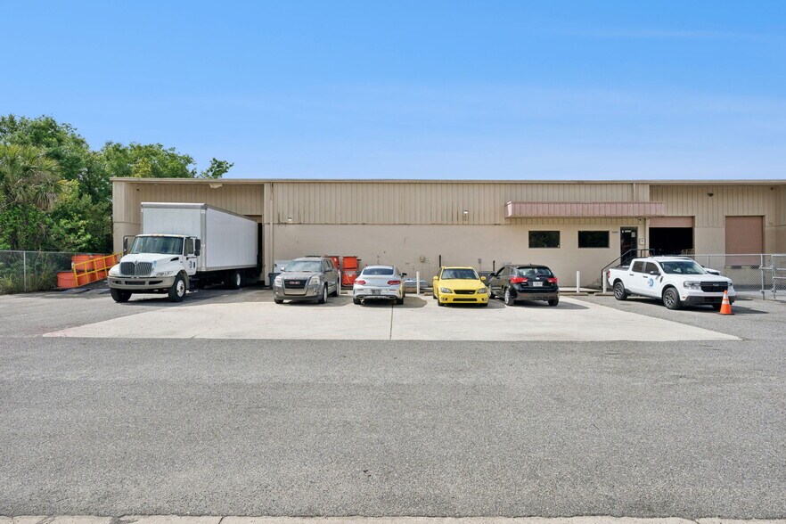 More Photos Of 10207-10235 General Dr, Orlando Warehouse For Sale
