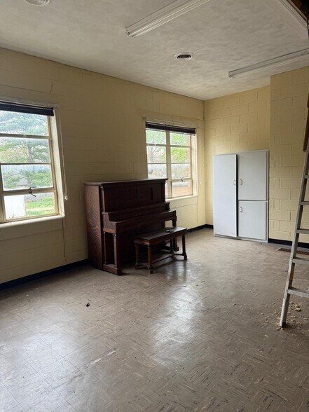 More Photos Of 15109 S Dillman St, Plainfield Religious Facility For Sale