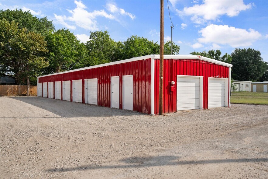 More Photos Of 124 Brooks ave, Corsicana Industrial For Sale