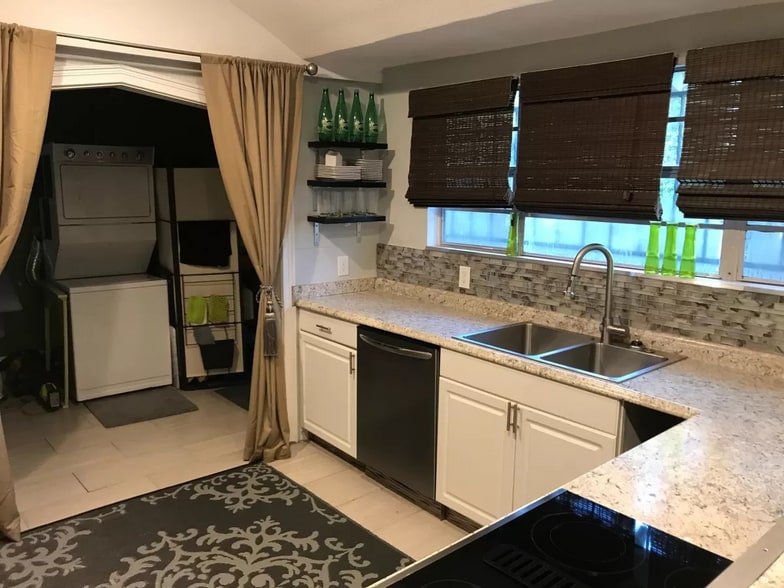 More Photos Of 1113 NW 5th Ave, Gainesville Specialty For Sale