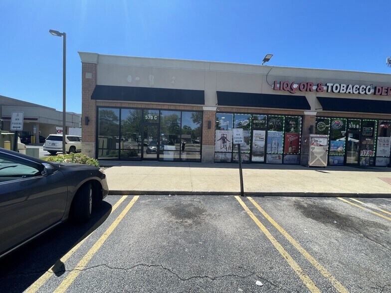 More Photos Of 570 N Schmale Rd, Carol Stream Storefront For Lease