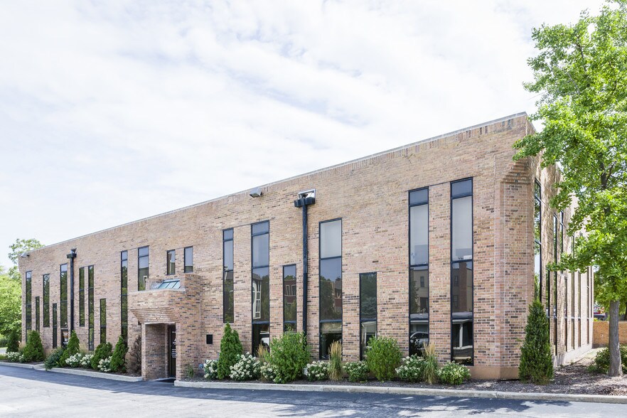 More Photos Of 129 S Roselle Rd, Schaumburg Office For Sale