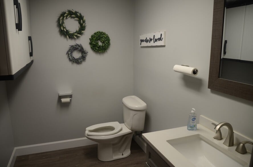 More Photos Of 2270 Pelham Rd S, Jacksonville Flex For Sale