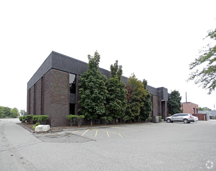 More Photos Of 33150 Schoolcraft Rd, Livonia Unknown For Lease