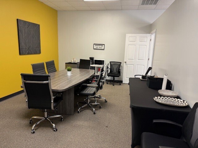 More Photos Of 2727 N John Young Pky, Kissimmee Light Manufacturing For Lease