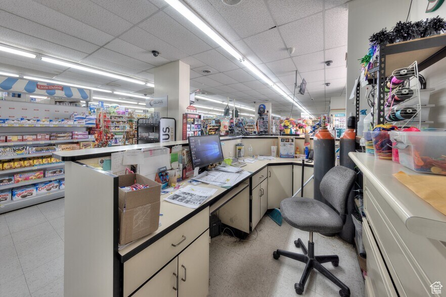 More Photos Of 80 S Broadway St, Green River Supermarket For Sale