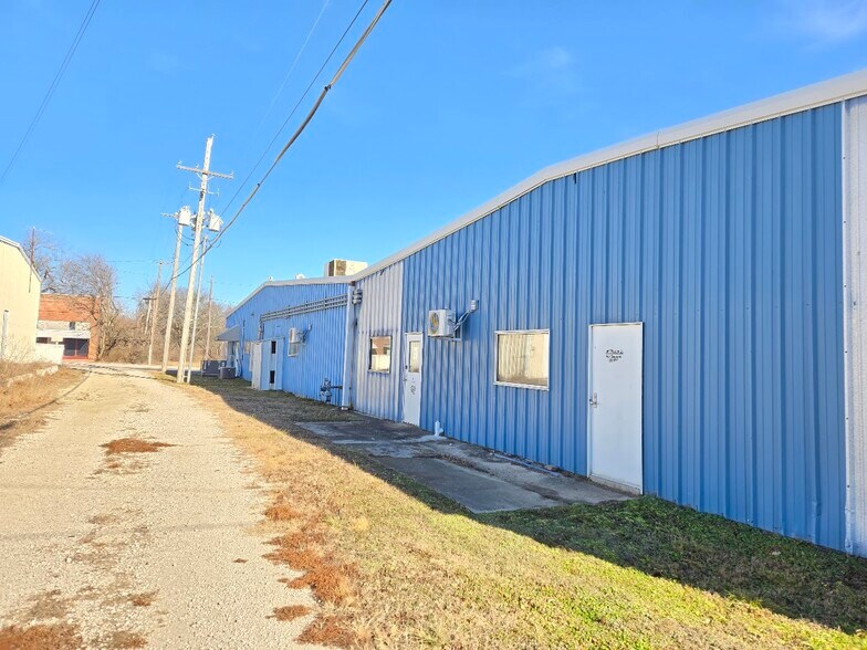 More Photos Of 111 E 5th St, Mound Valley Industrial For Sale