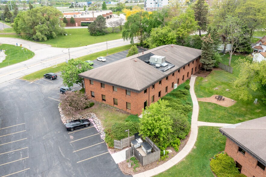 More Photos Of 20700 Watertown Rd, Waukesha Unknown For Lease