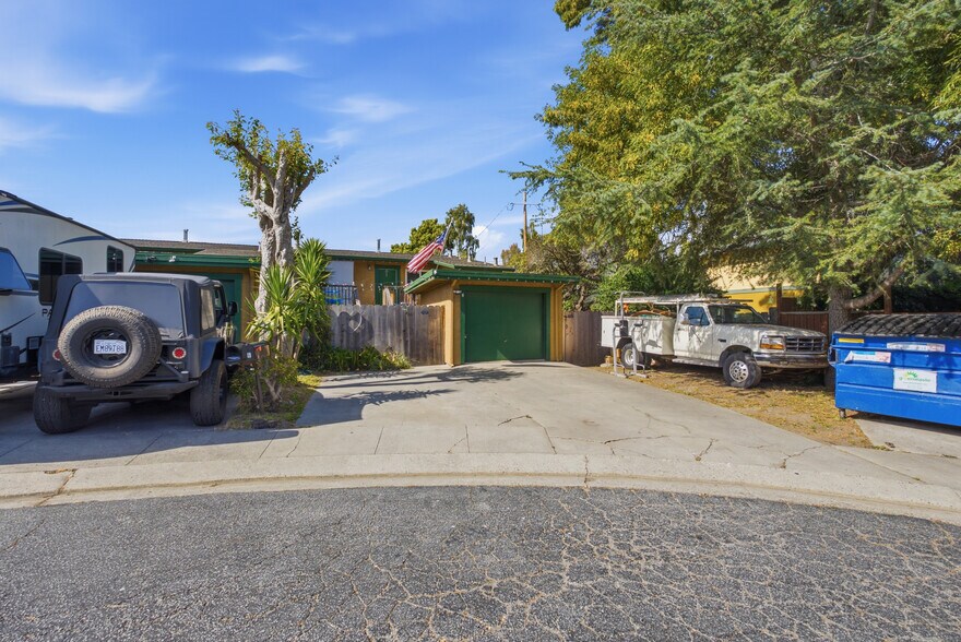 More Photos Of 1584 Chanticleer Ave, Santa Cruz Apartments For Sale