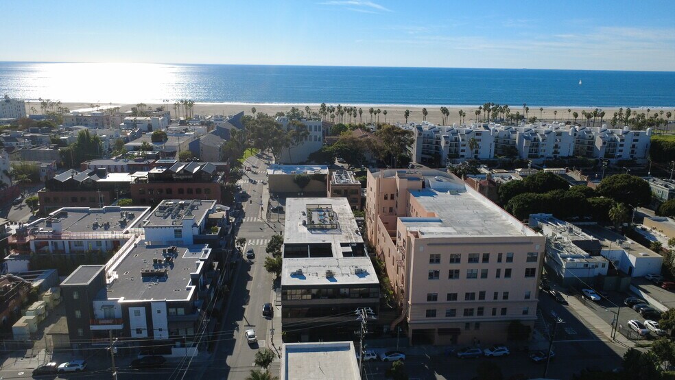 More Photos Of 3015 Main St, Santa Monica Loft Creative Space For Lease
