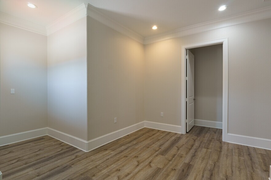 More Photos Of 19539 Champion Forest Dr, Spring Medical For Sale