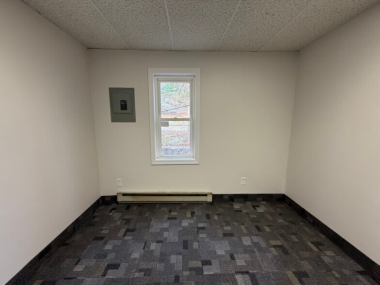 More Photos Of 625 Chandler St, Worcester Storefront Retail Office For Lease