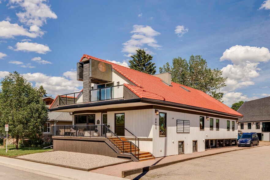 More Photos Of 2632 Crowchild Trl SW, Calgary Office For Sale