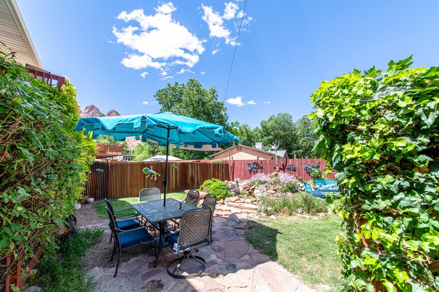 More Photos Of 29 Canyon View Dr, Springdale Hospitality For Sale