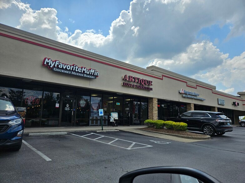 More Photos Of 9800-9810 Shelbyville Rd, Louisville Unknown For Lease