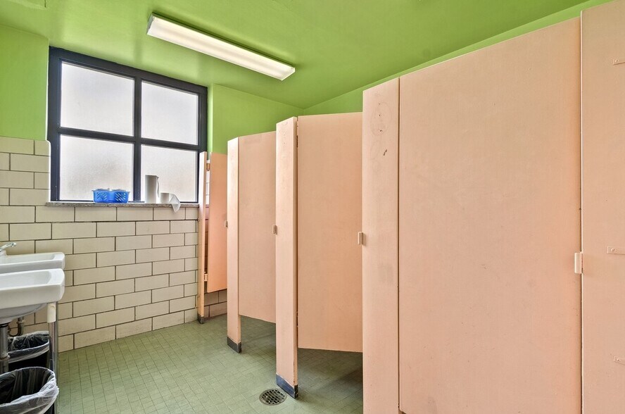 More Photos Of 8231 S South Shore Dr, Chicago Schools For Sale