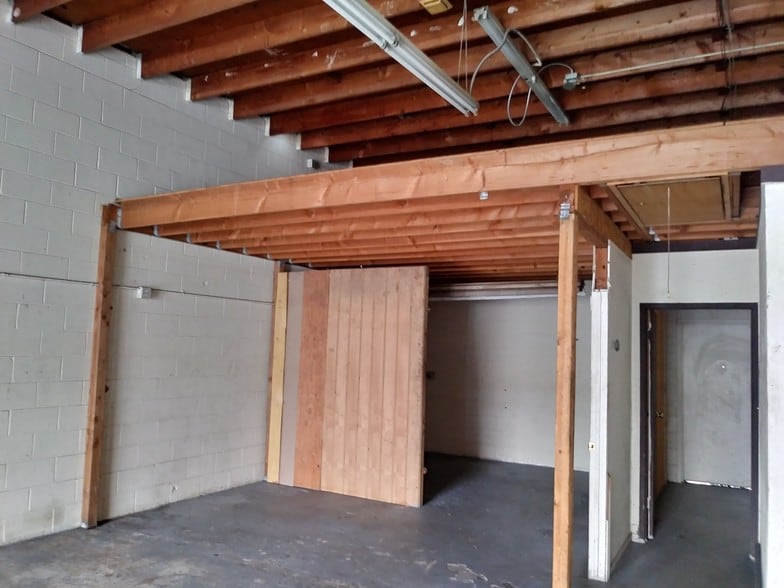 More Photos Of 1355 Brooks St, Ontario Warehouse For Lease