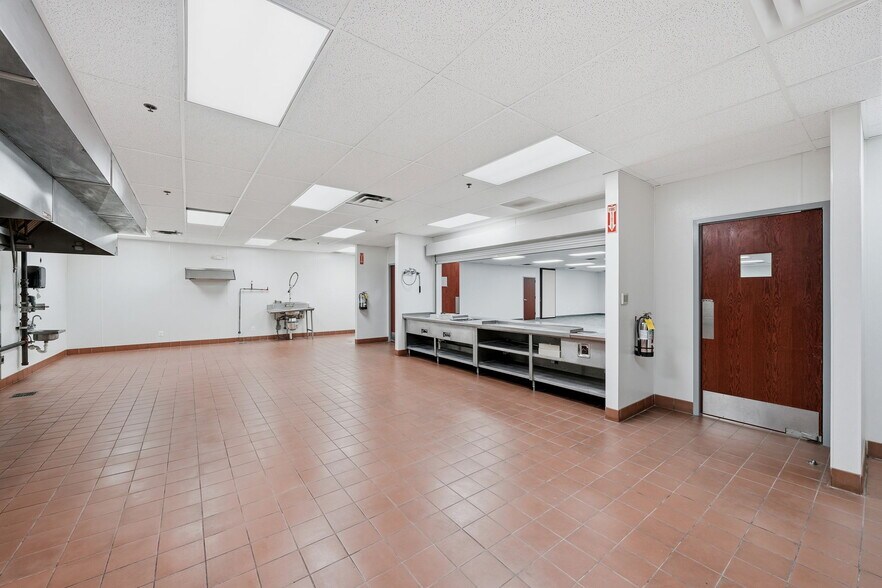 More Photos Of 3737 N Broadway, Saint Louis Refrigeration Cold Storage For Lease