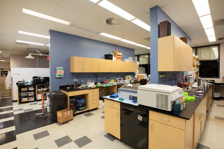 More Photos Of 10330 Hickman Mills Dr, Kansas City Office For Sale