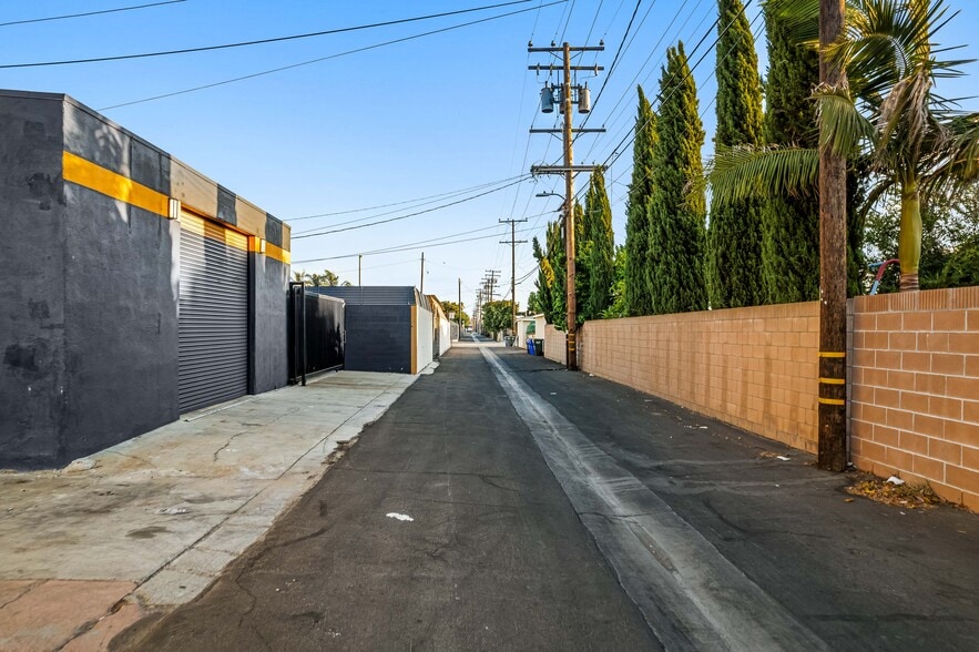 More Photos Of 15131 Illinois Ave, Paramount Warehouse For Sale