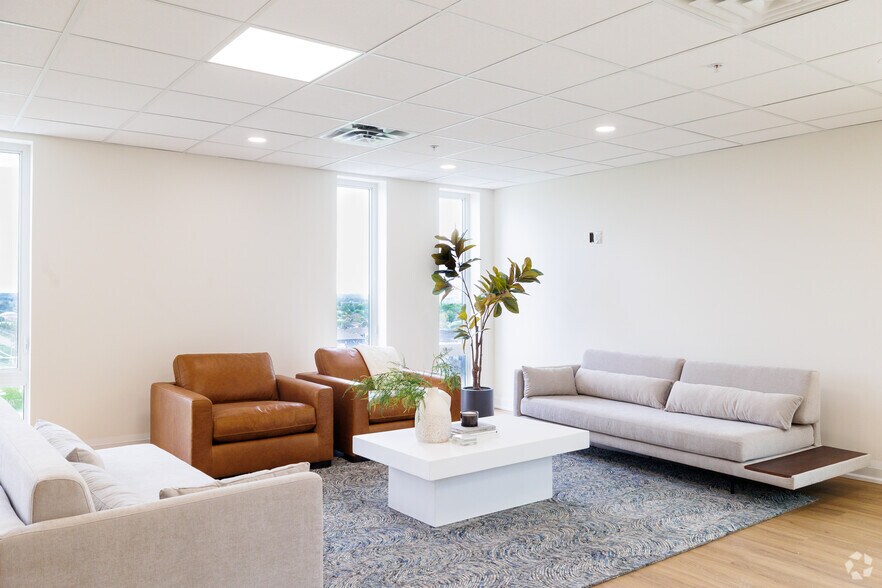More Photos Of 600 Sunningdale Rd E, London Apartments For Lease