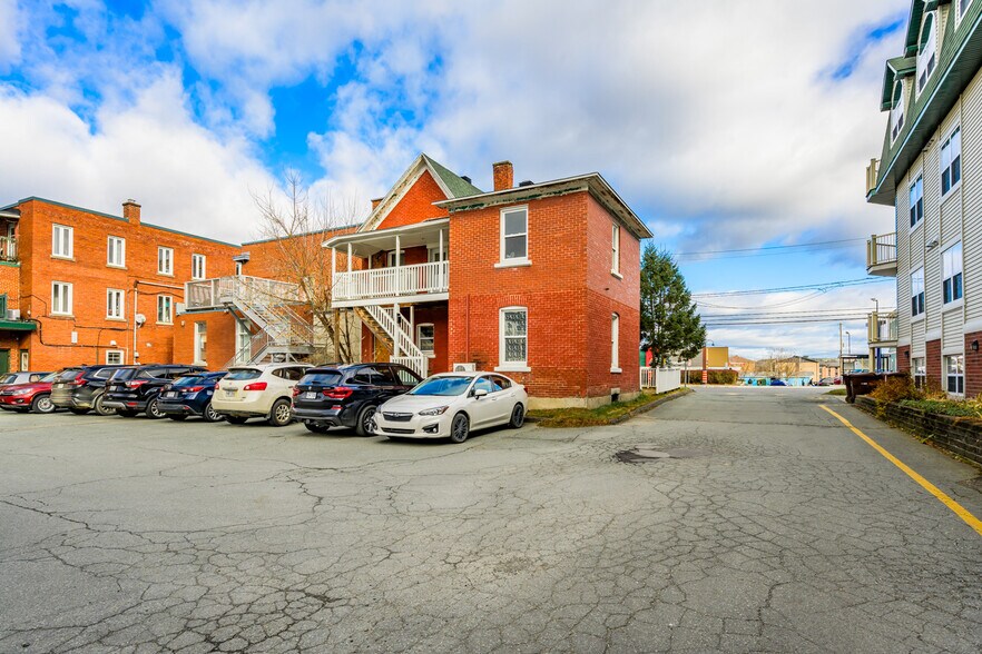 More Photos Of 127 Rue Queen, Sherbrooke Office Residential For Sale