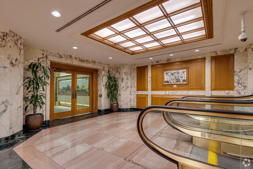 More Photos Of 401 S Boston Ave, Tulsa Office For Lease