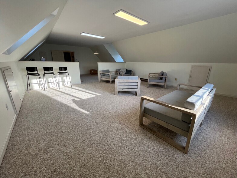 More Photos Of 169 Port Rd, Kennebunk Unknown For Lease