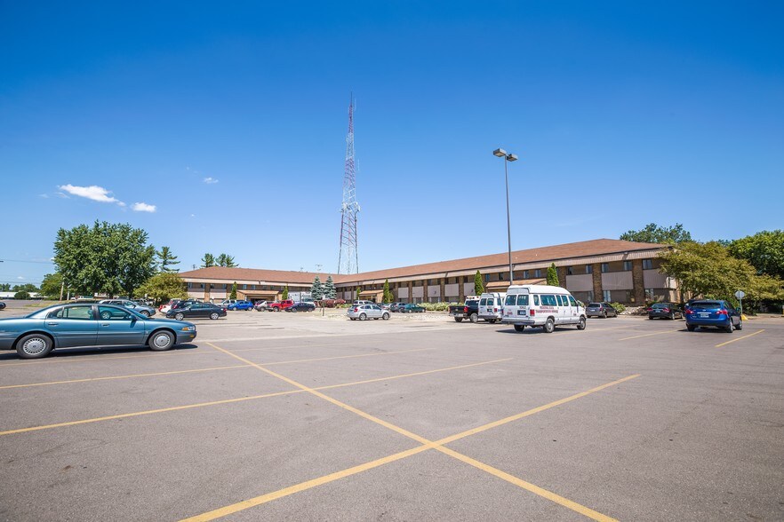 More Photos Of 913 W Holmes Rd, Lansing Medical For Lease