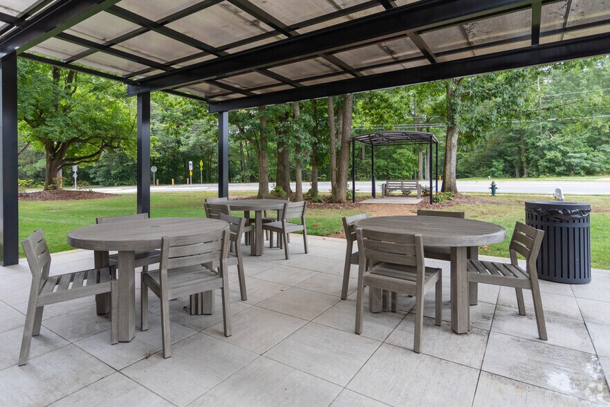 More Photos Of 3300 Battleground Ave, Greensboro Office For Lease