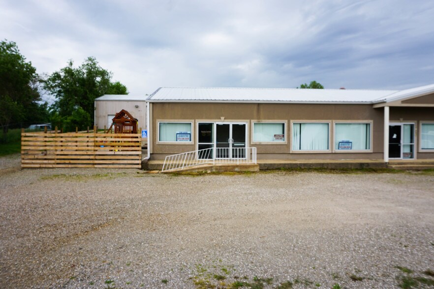 More Photos Of 1126 Old Route 66, Saint Robert Office For Sale