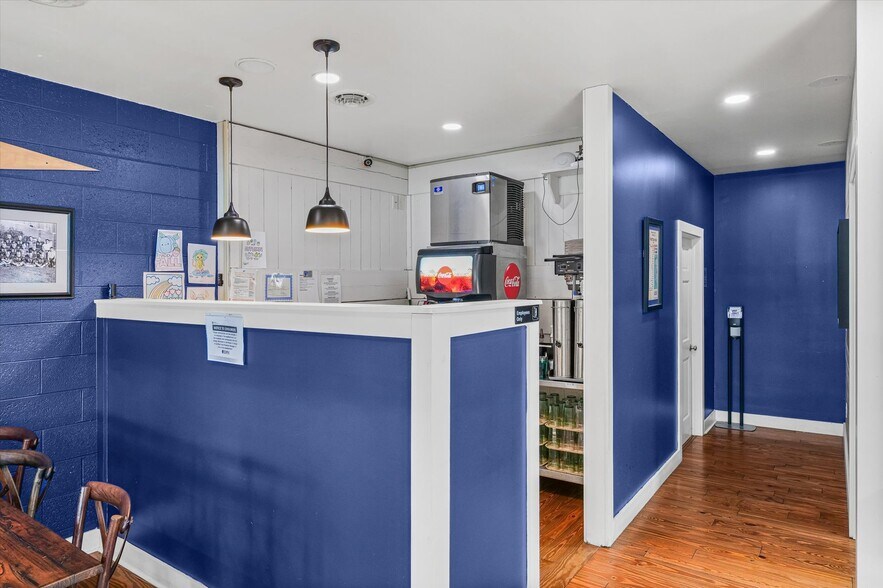 More Photos Of 125 S Market St, Paxton Specialty For Sale