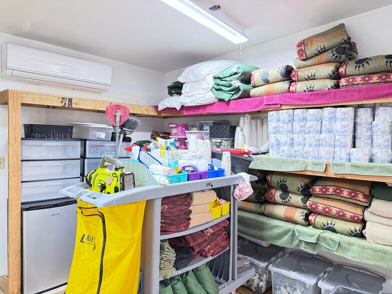 More Photos Of 1665 Whisper Ridge Rd, Ashton Hotel For Sale