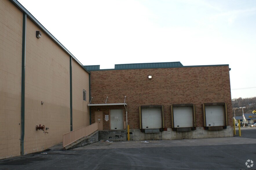 More Photos Of 275 Park Hills Plz, Altoona General Retail For Lease