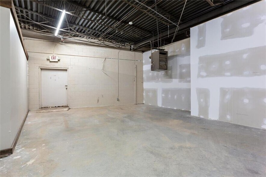 More Photos Of 306 US 123 Byp, Seneca Manufacturing For Lease