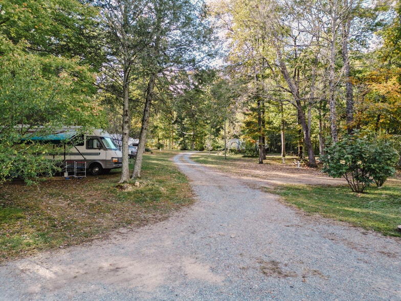 More Photos Of 78 Pebble Mountain Cir, Chuckey Trailer Camper Park For Sale