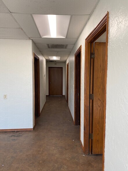 More Photos Of 400 S Eagle Ln, Oklahoma City Warehouse For Lease