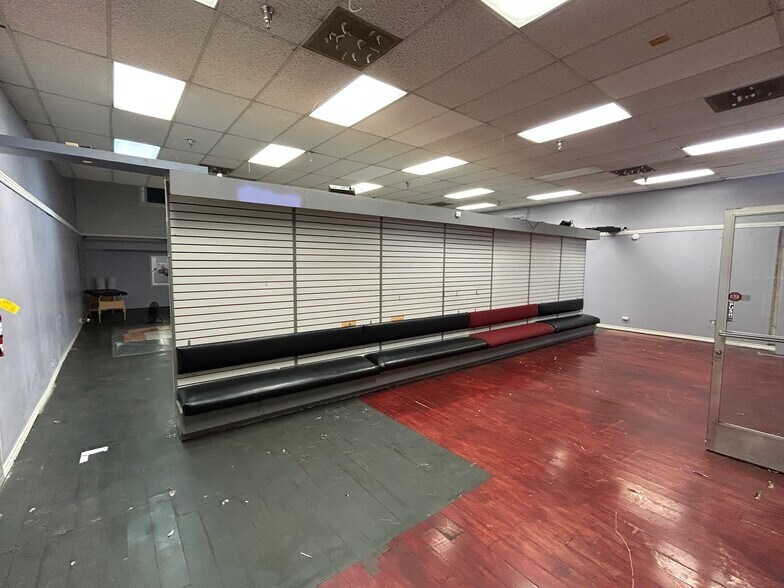 More Photos Of 5645 Hollywood Blvd, Hollywood General Retail For Lease