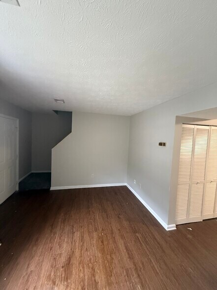 More Photos Of 77 Quail Holw, Inez Apartments For Sale