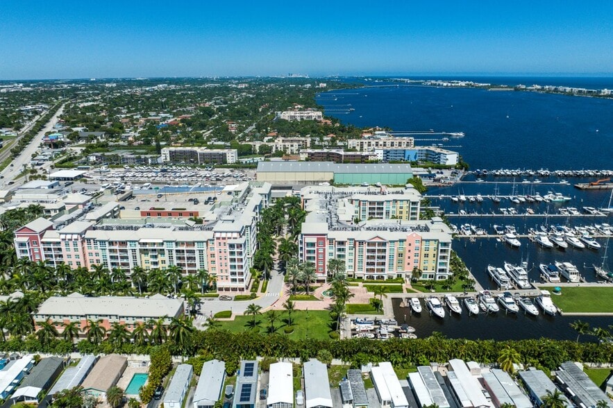 More Photos Of 802 E Windward Way, Lantana Apartments For Sale