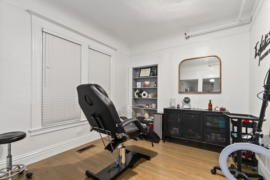 More Photos Of 2224 J St, Sacramento General Retail For Sale