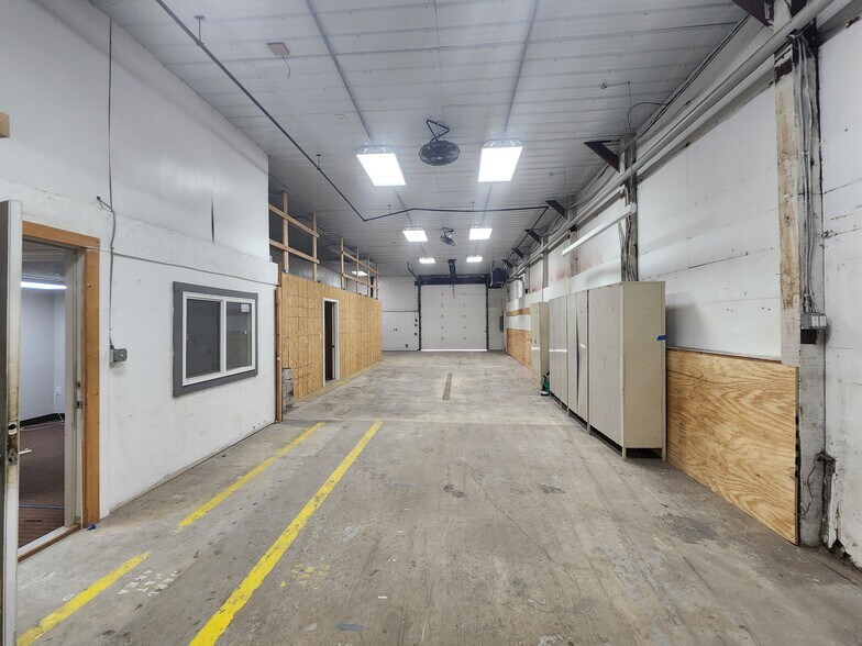 More Photos Of 707 Widewater Dr, Lafayette Warehouse For Lease