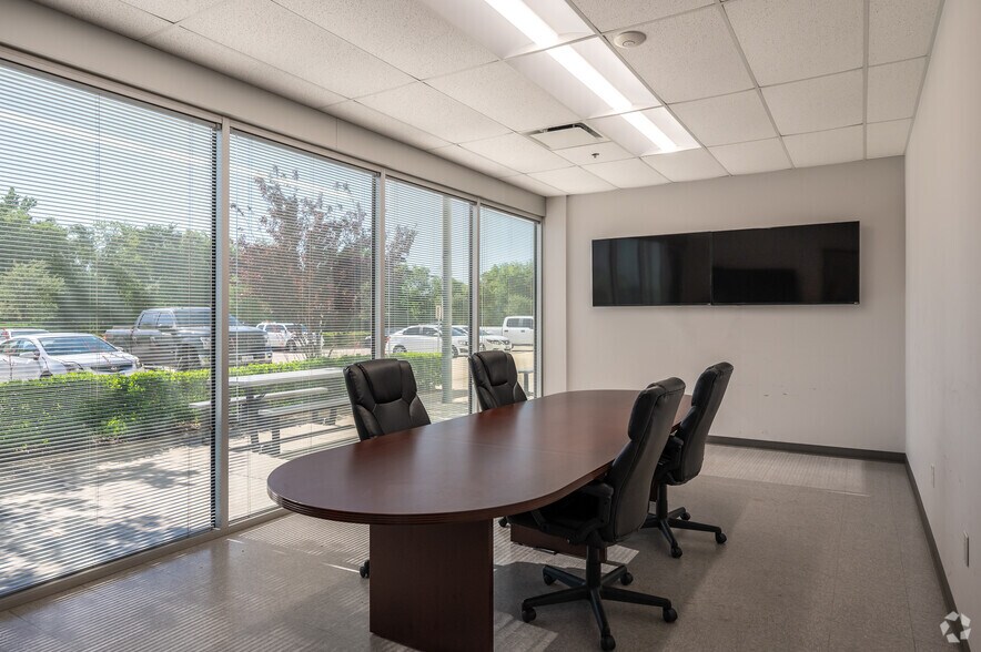 More Photos Of 2250 Lion Country Pky, Grand Prairie Distribution For Lease