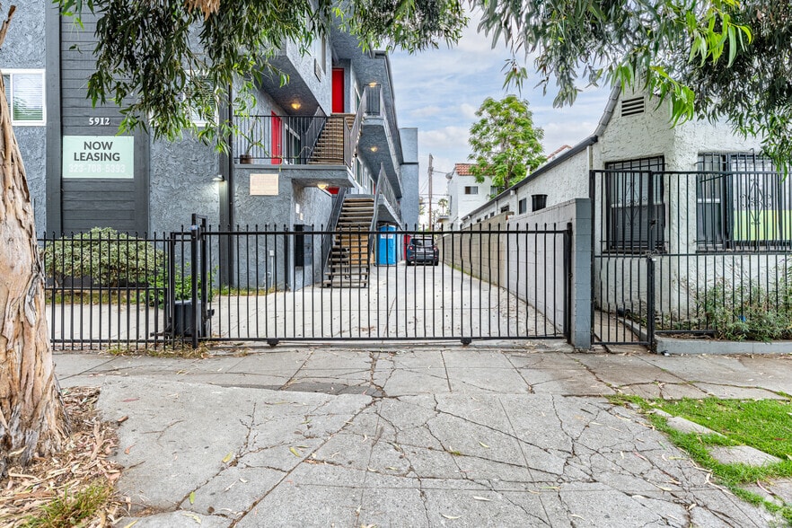 More Photos Of 5912 Willoughby Ave, Los Angeles Apartments For Sale