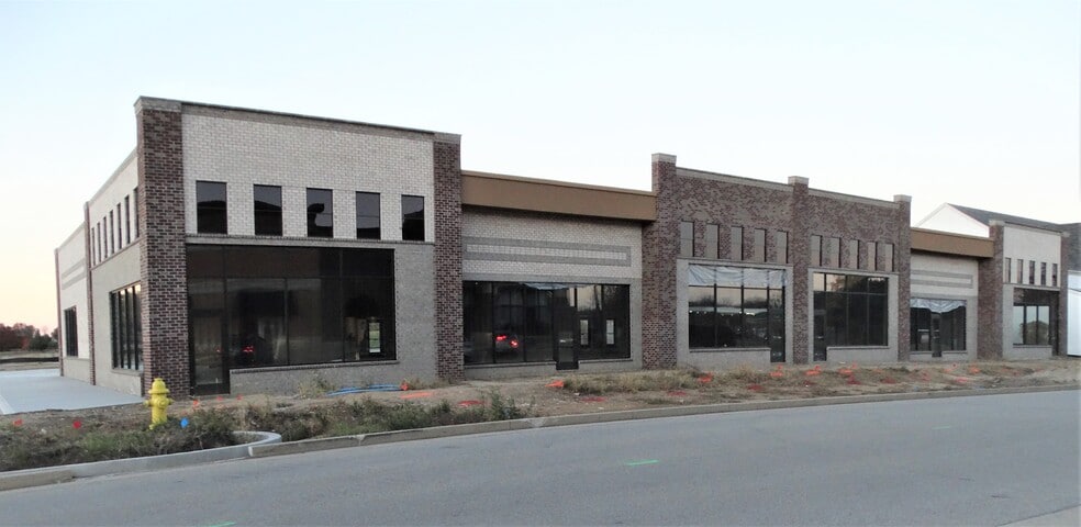 More Photos Of 5660 Pebble Village Ln, Noblesville Storefront For Lease