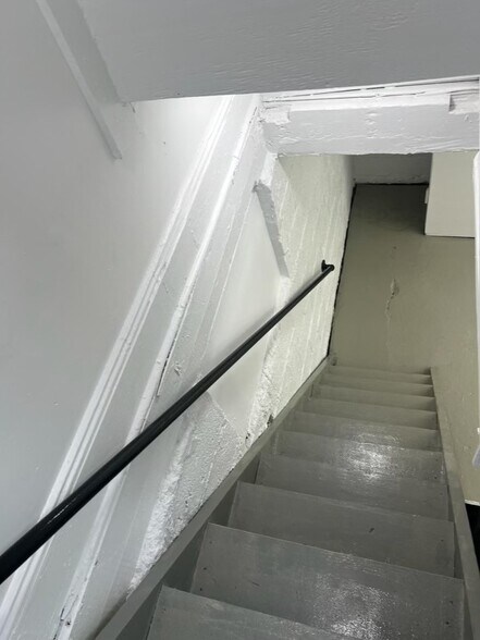 More Photos Of 157 Smith St, Newark Storefront Retail Office For Sale