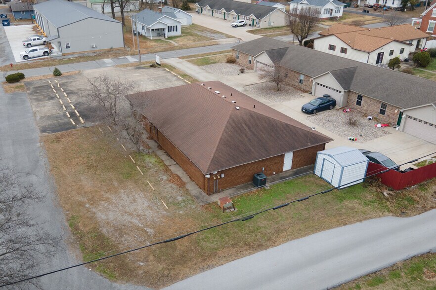 More Photos Of 808 W Prairie St, Marion Office For Sale